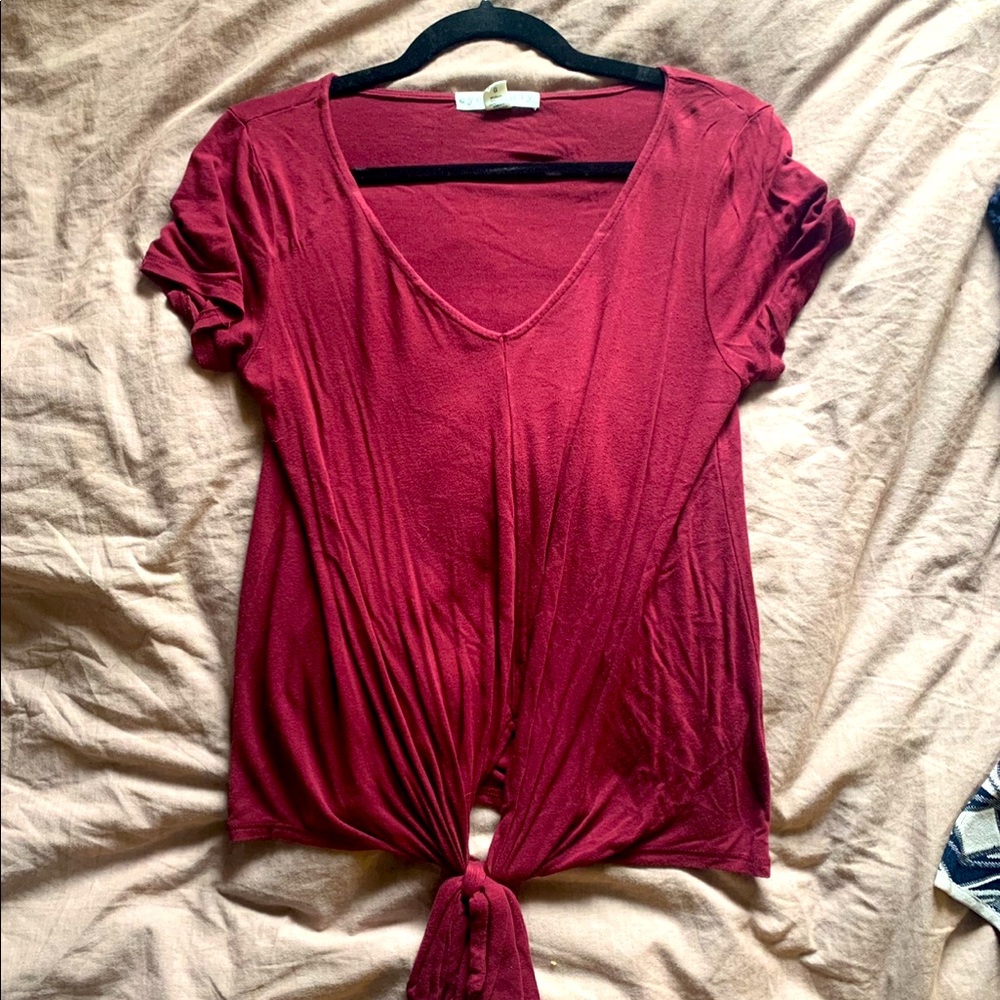 Cute burgundy top with tie